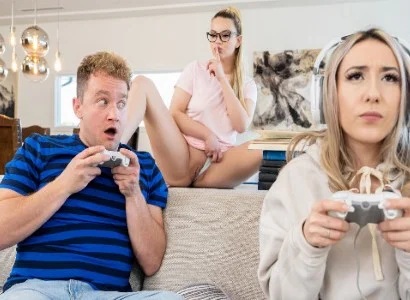 người con gái do ham game mà bị bạn thân chiếm mất người yêu