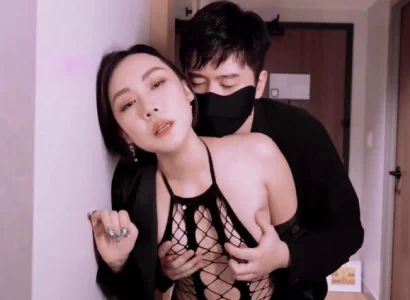 Vợ bán thân cho sếp để trả hết nợ cho chồng